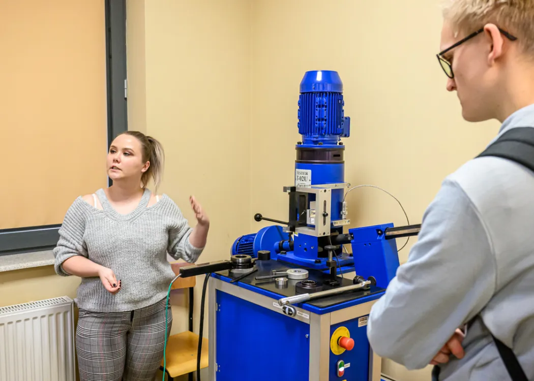 uczniowie podczas akcji „Poznaj nowoczesne technologie z WNT”