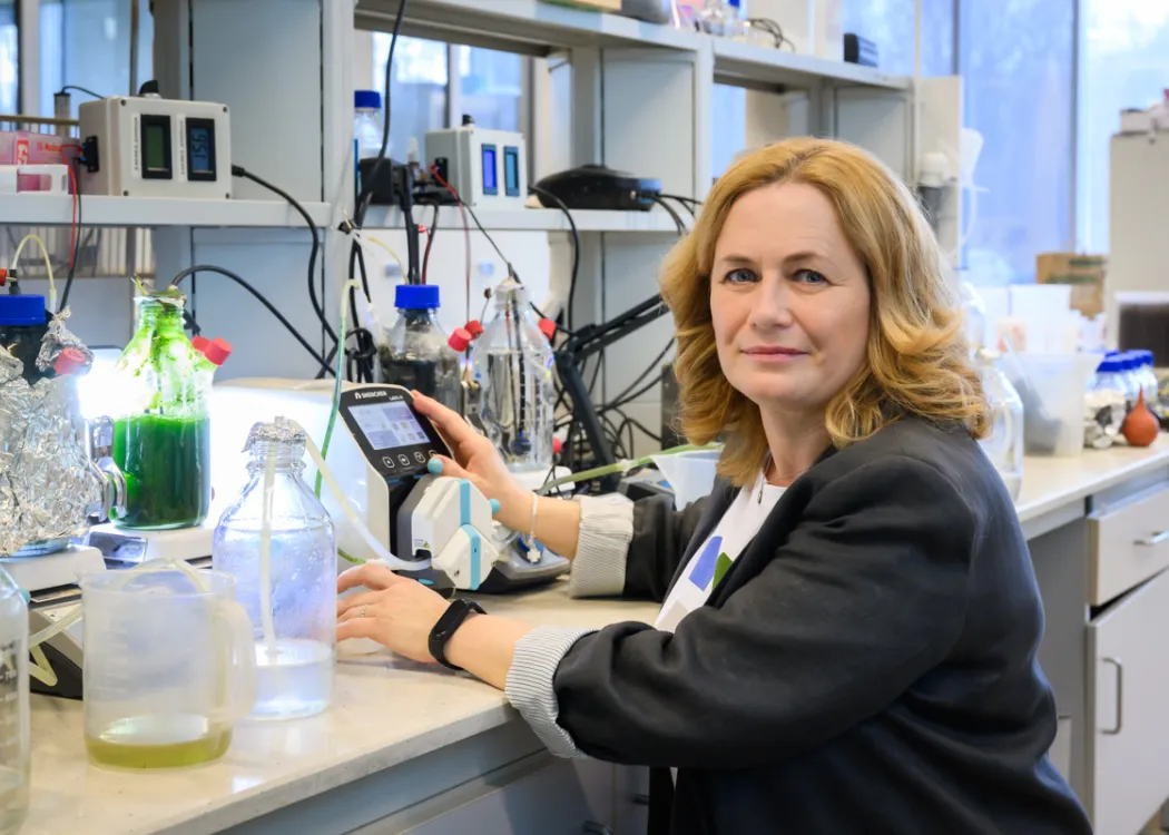 Prof. Joanna Rodziewicz w laboratorium