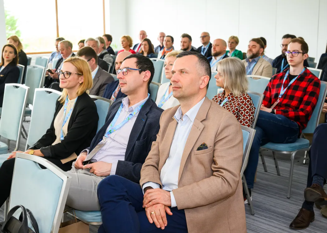 Uczestnicy konferencji siedzą