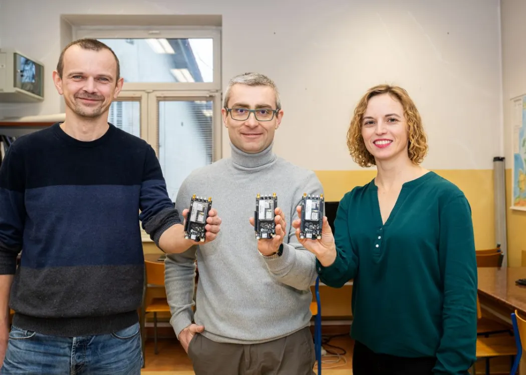 W zespole prof. Jacka Paziewskiego znajdują się dr hab. inż. Rafał Sieradzki i dr inż. Katarzyna Stępniak. Wszyscy są pracownikami Katedry Geodezji