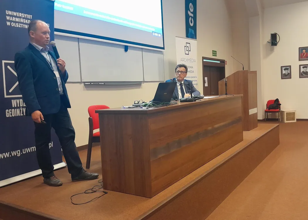 dr Piotr Kosiński wygłasza referat