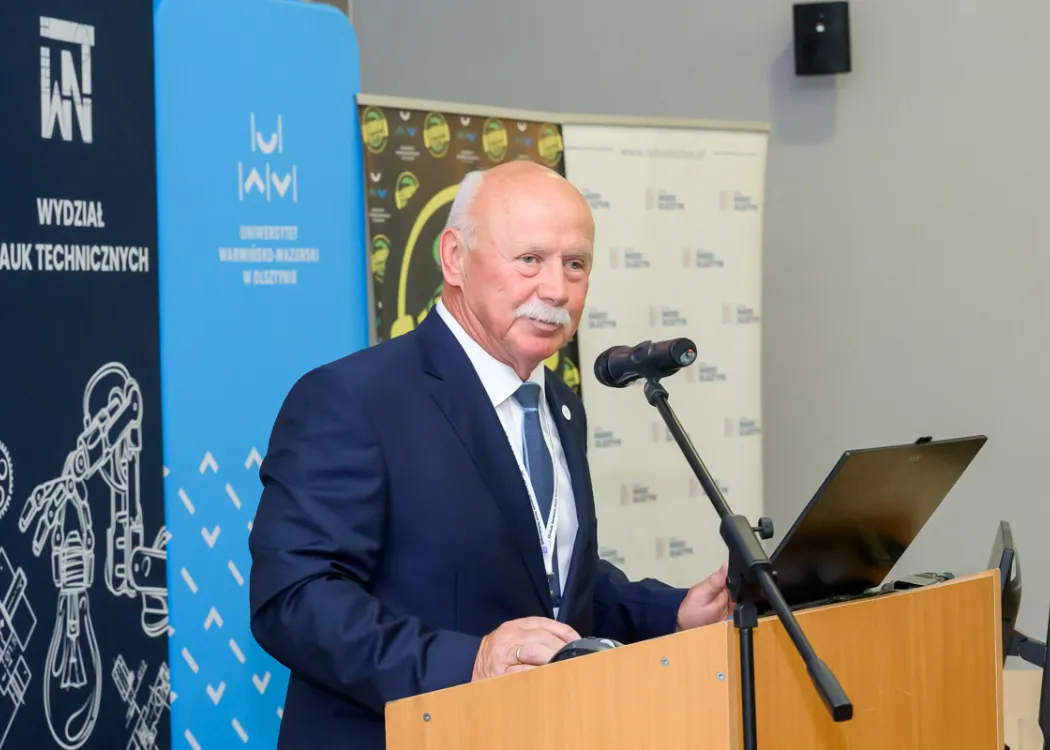 prof. Adam Lipiński, dziekan WNT