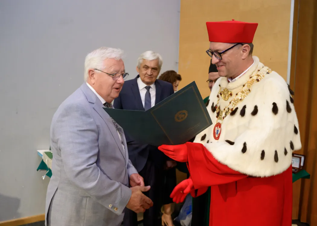 rozdanie dyplomów na Wydziale Medycyny Weterynaryjnej
