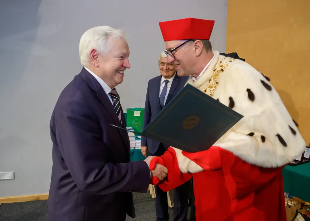 rozdanie dyplomów na Wydziale Medycyny Weterynaryjnej