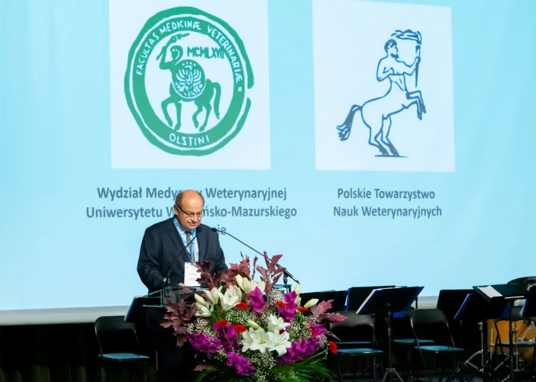 Prof. Lewczuk w czasie otwarcia konferencji