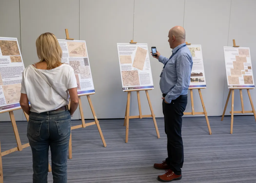 uczestnicy konferencji kartograficznej