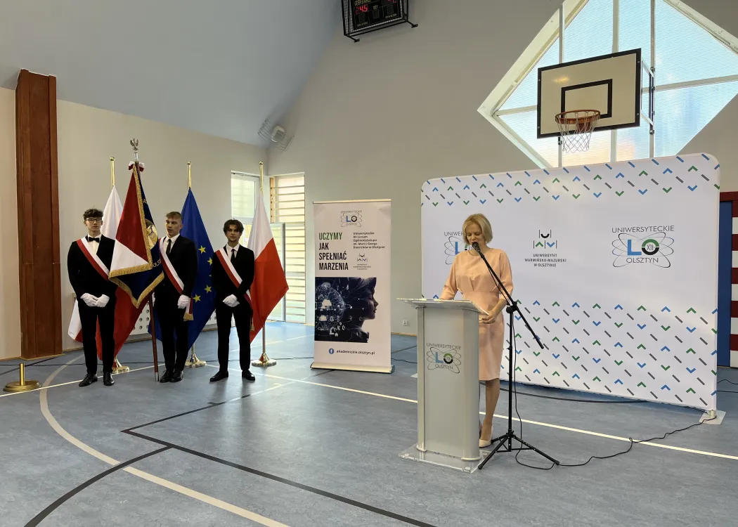 rozpoczęcie roku w uniwersyteckim LO