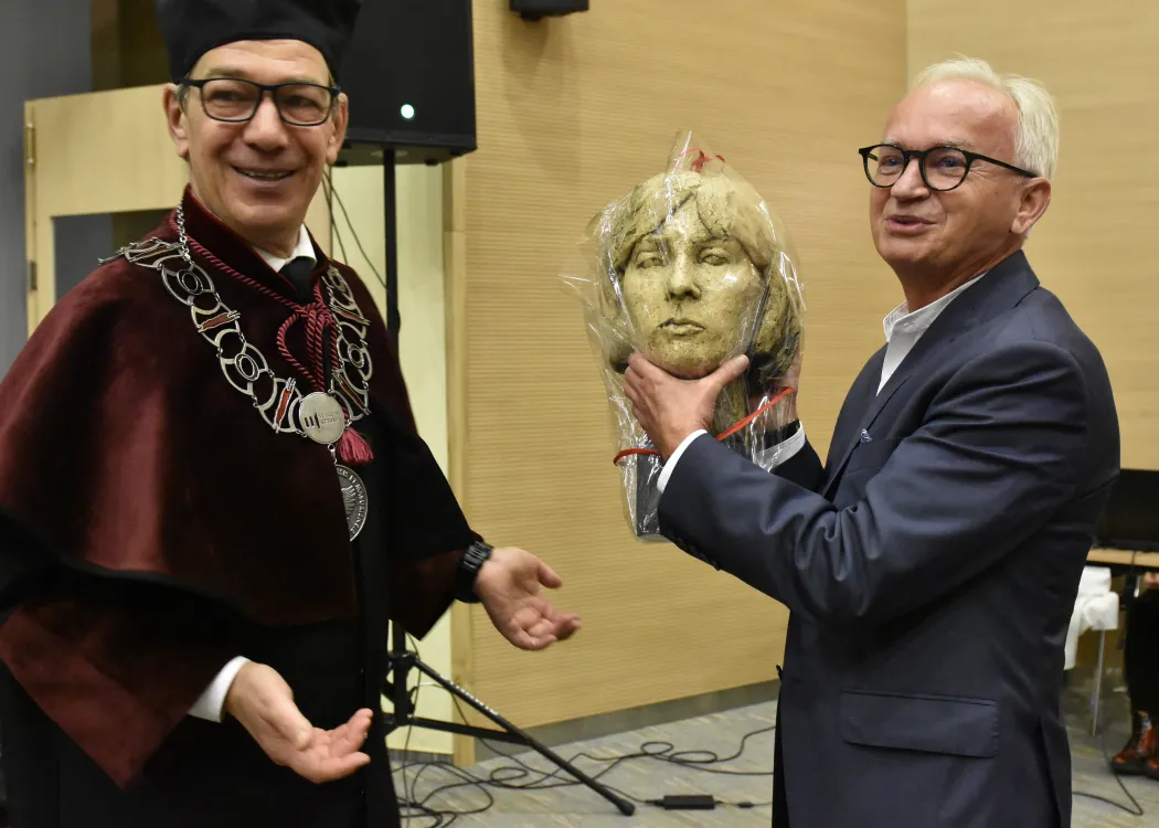 Prof. Połowianiuk i prof. Błoński podczas inauguracji roku na Wydziale Sztuki / Fot. Ścibor Ciepielewski