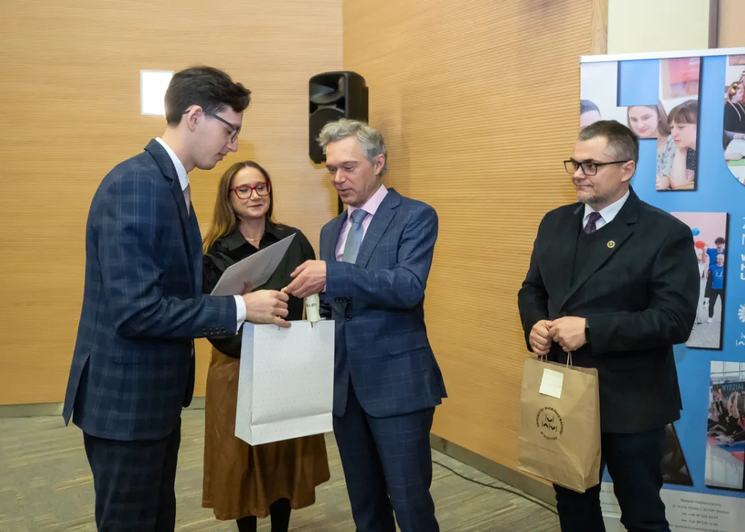 Wydział Humanistyczny: wręczenie dyplomów wyróżniającym się absolwentom