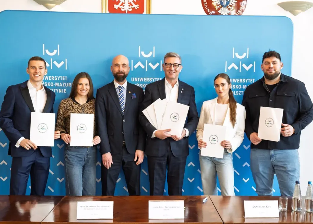 Od lewej: Kacper Lewalski, Aleksandra Lisowska, prof. Sławomir Przybyliński, prof. Jerzy Przyborowski, Anastazja Kuś, Konrad Bukowiecki