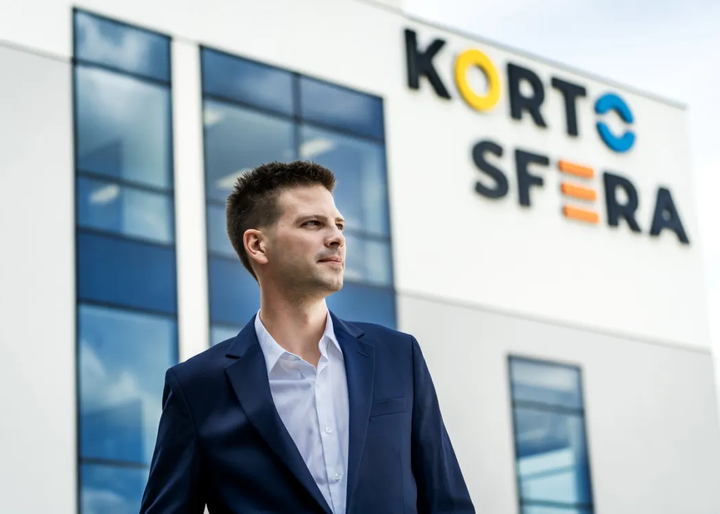 Mateusz Pikuliński przed Kortosferą / fot. archiwum Kortosfery