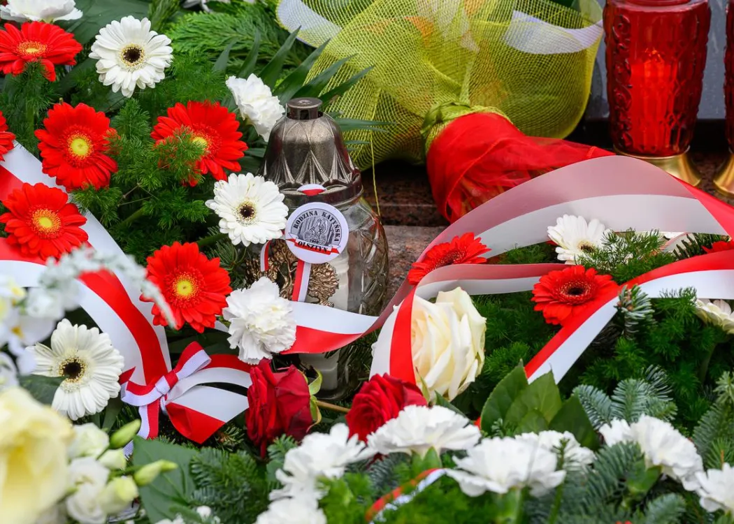 Fotografia z uczczenia ofiar zbrodni katyńskiej w 2024 r.