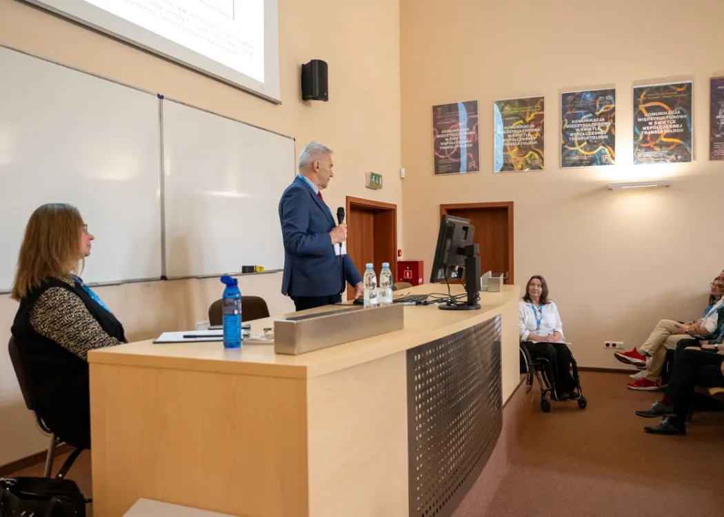 Konferencja „Między słowami - między światami"