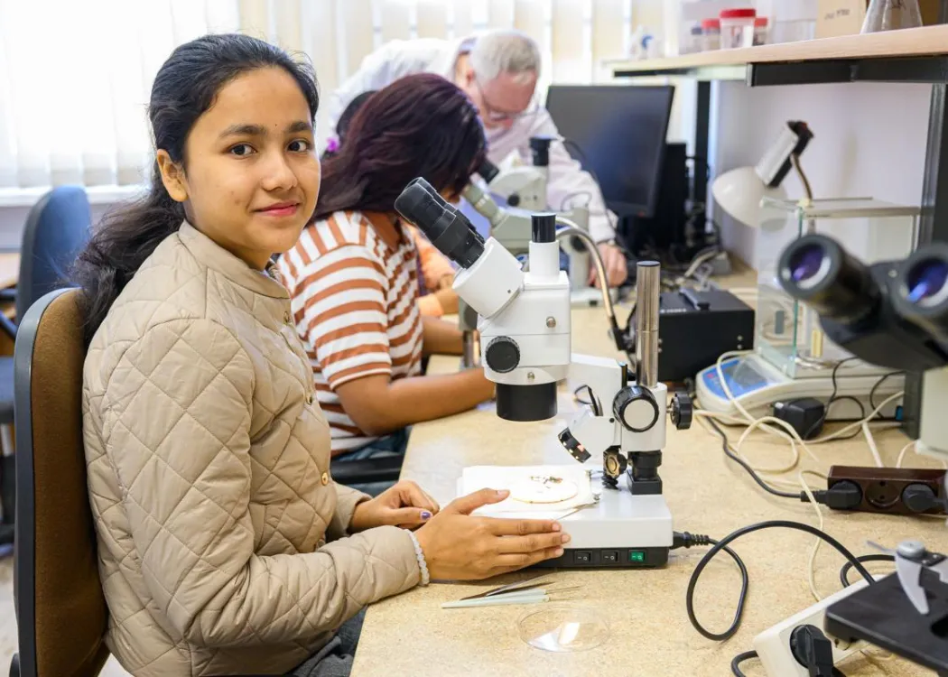 studentki z Indii na Wydziale Biologii i Biotechnologii 