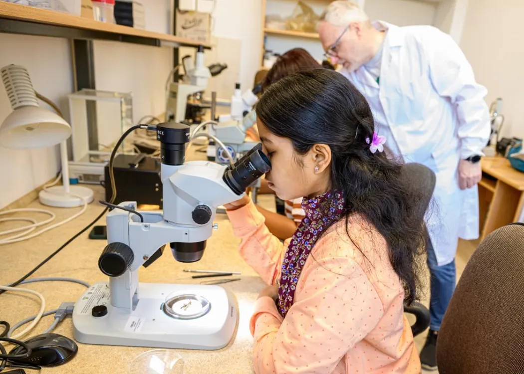 studentki z Indii na Wydziale Biologii i Biotechnologii 