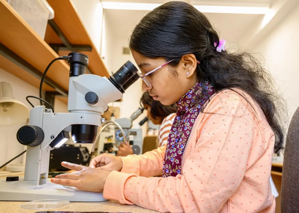studentki z Indii na Wydziale Biologii i Biotechnologii 