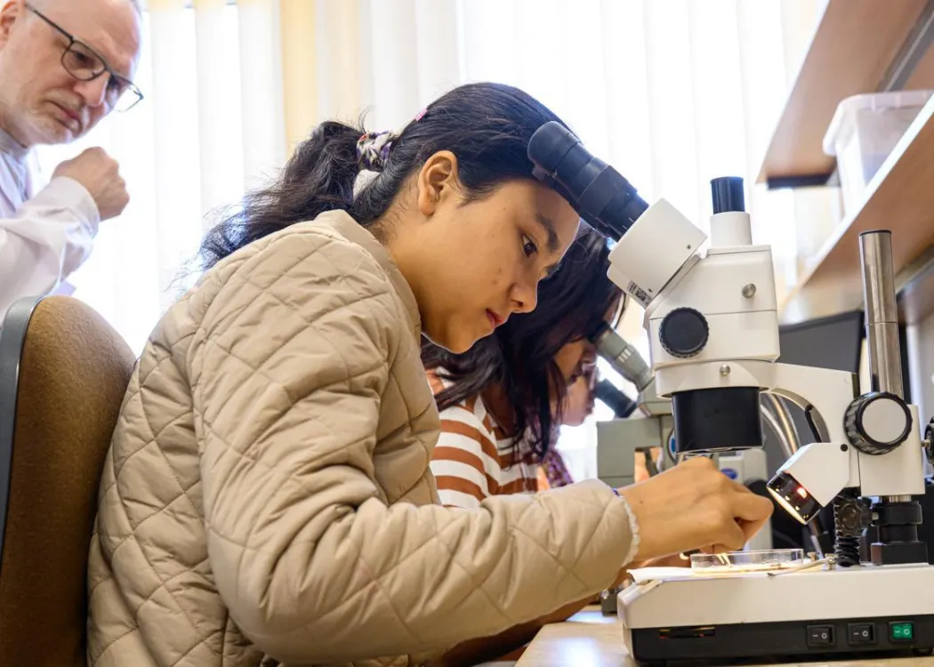 studentki z Indii na Wydziale Biologii i Biotechnologii 
