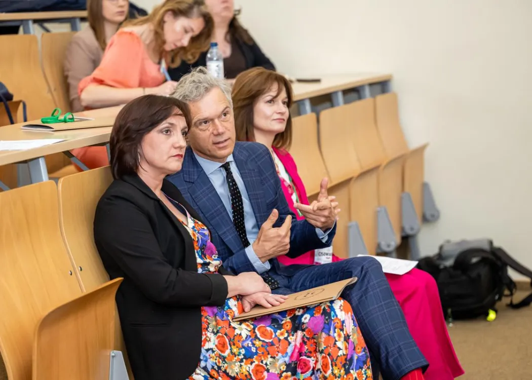 Uczestnicy konferencji nowe zjawiska w języku 
