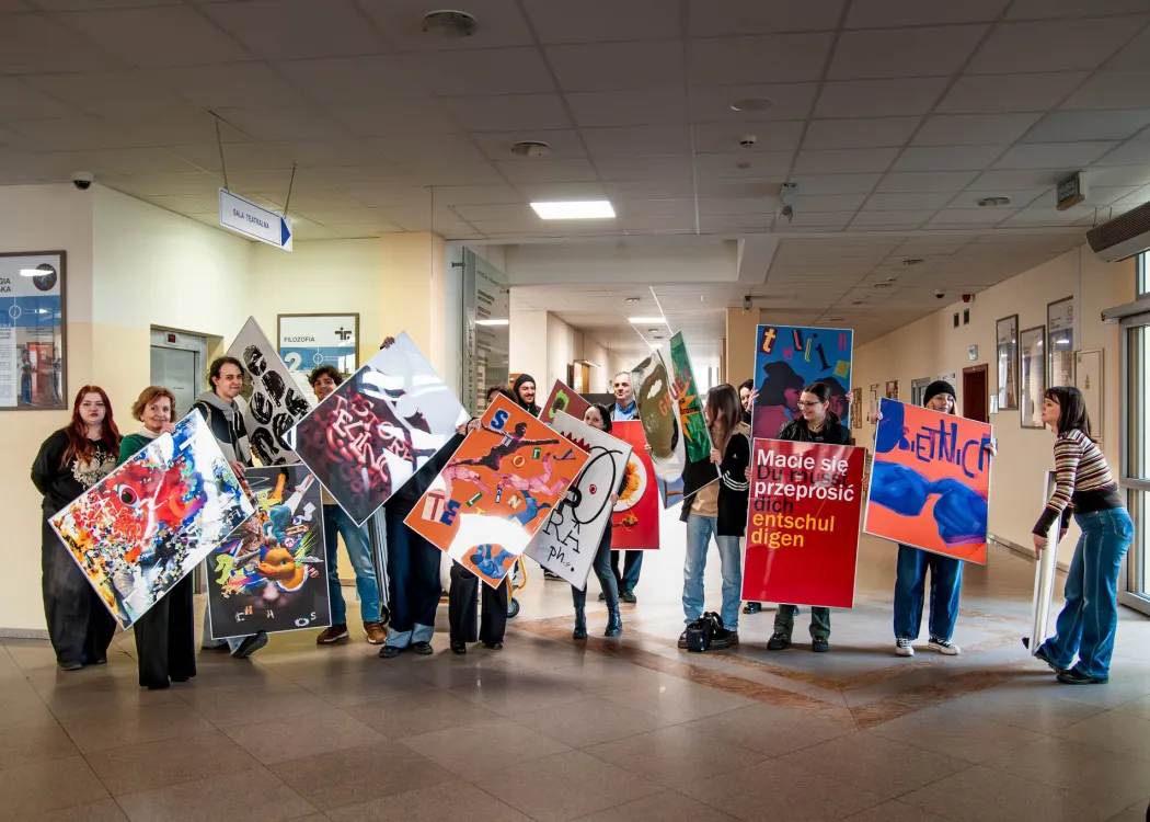 Studenci z Wydziału Sztuki prezentują swoje plakaty