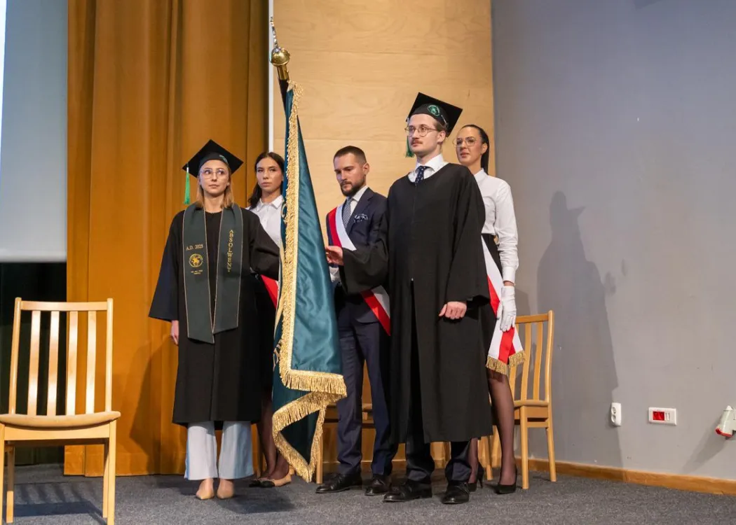 Uroczystość wręczenia dyplomów na WMW