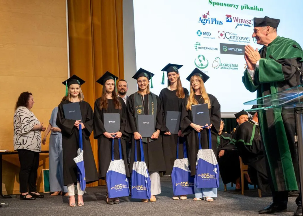 Uroczystość wręczenia dyplomów na WMW