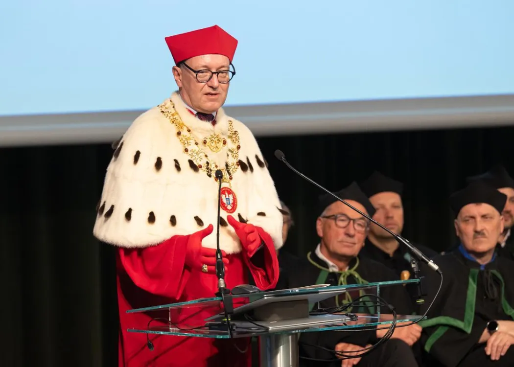 Uroczystość wręczenia dyplomów na WMW