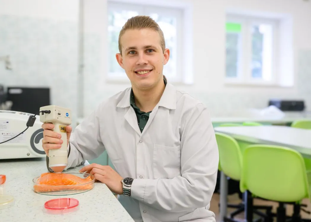 Miłosz Trymers w laboratorium 