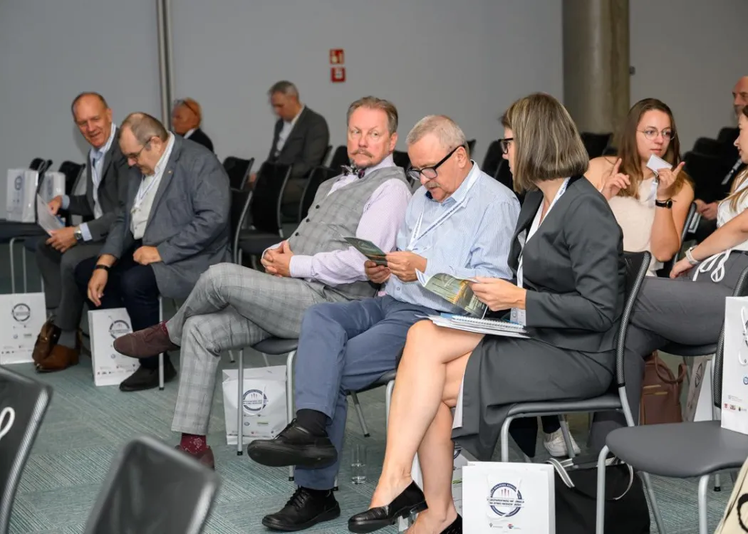 Konferencja rzeczoznawców majątkowych - uczestnicy siedzą 