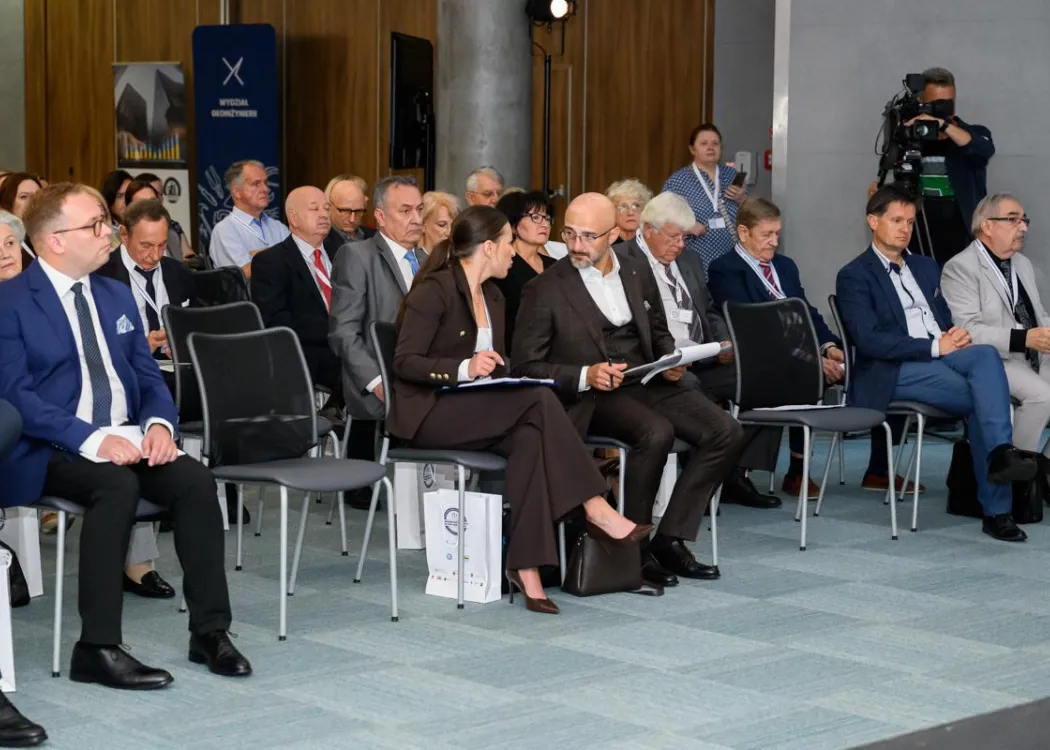 Konferencja rzeczoznawców majątkowych - uczestnicy siedzą 