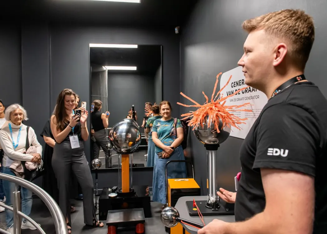 Konferencja redaktorów: uczestnicy zwiedzają Kortosferę