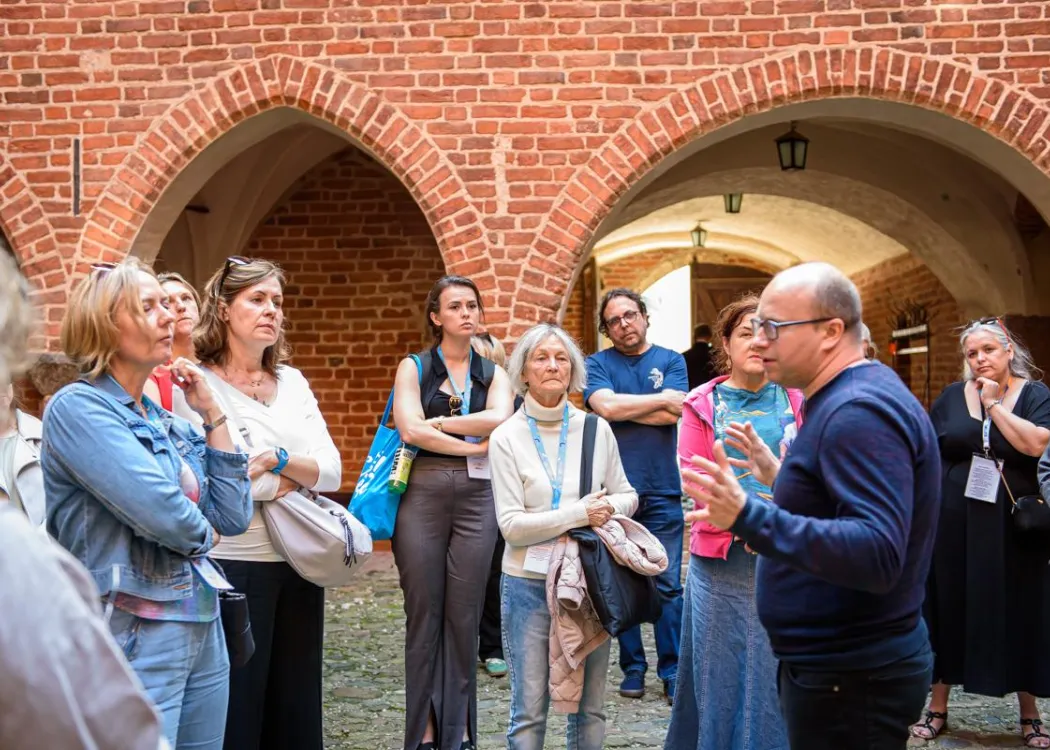 Konferencja redaktorów: uczestnicy zwiedzają zamek w Lidzbarku Warmińskim