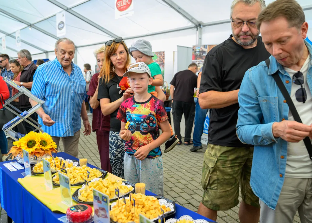 Święto Sera 2025: Uczestnicy degustują sery