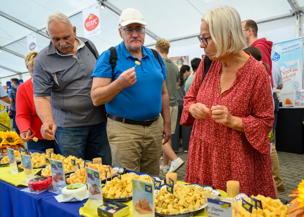 Święto Sera 2025: Uczestnicy degustują sery