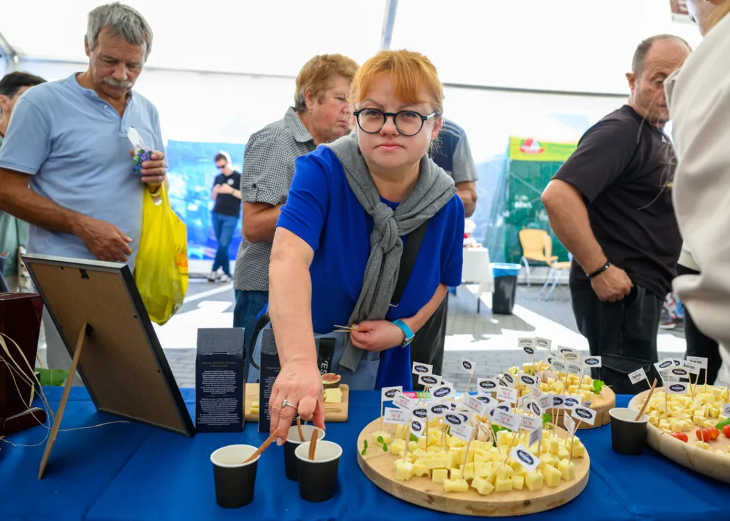 Święto Sera 2025: Uczestnicy degustują sery