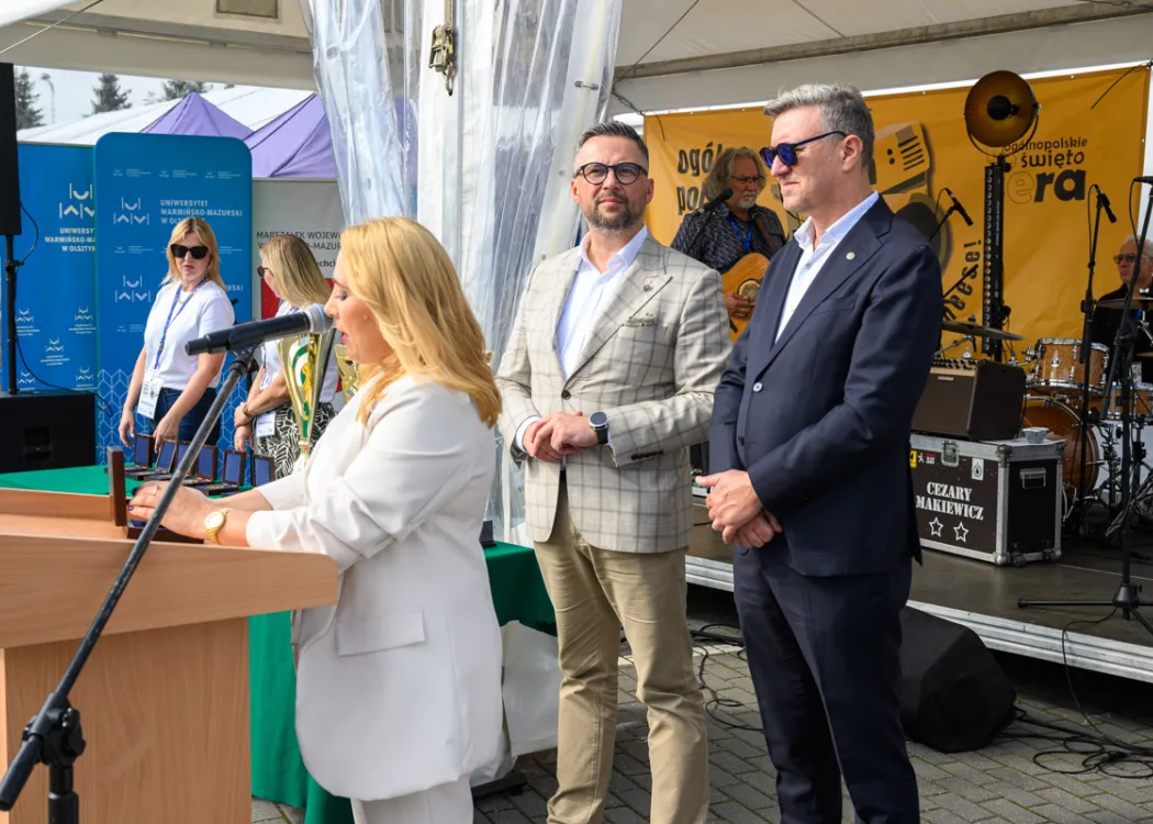 Święto Sera 2025: prof. Żulewska przemawia, w tle minister nauki Marcin Kulasek i rektor UWM Jerzy Przyborowski