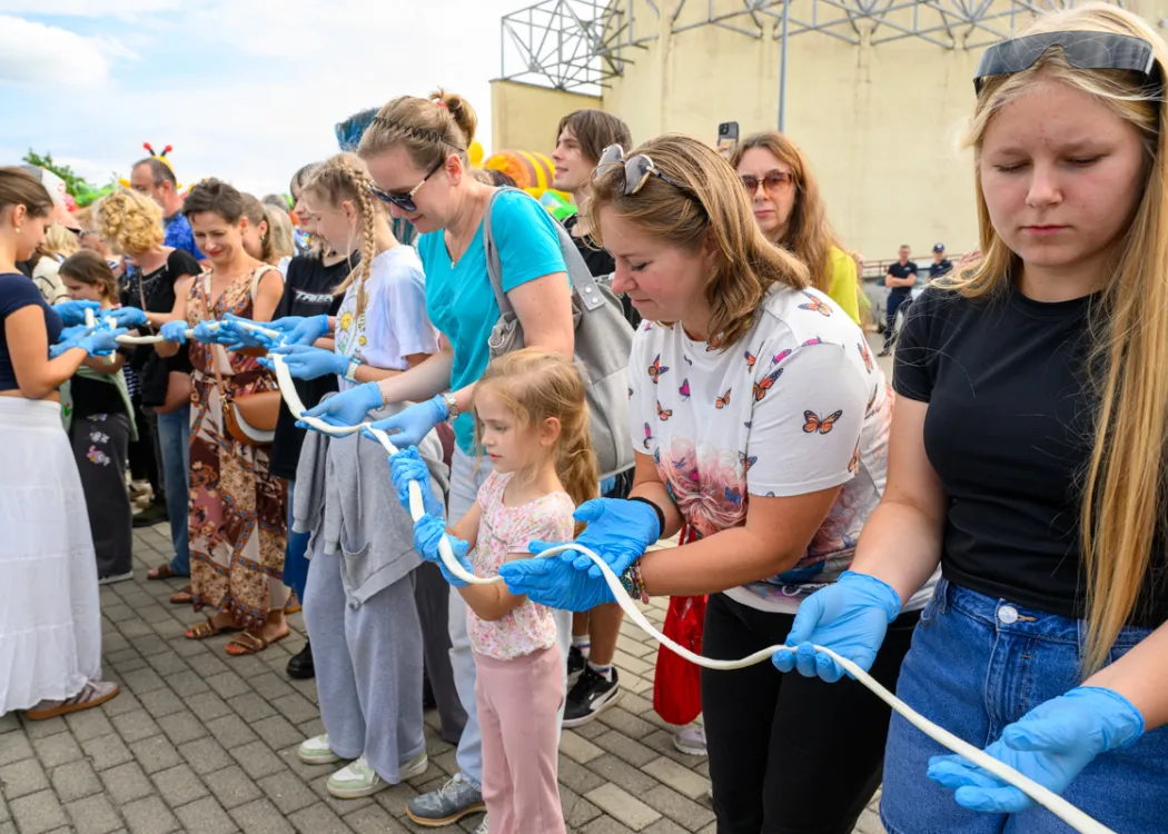 Święto Sera 2025: uczestnicy biorą udział w rozciąganiu mozzarelii