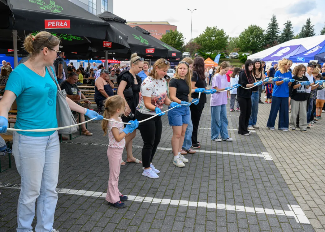 Święto Sera 2025: uczestnicy biorą udział w rozciąganiu mozzarelii