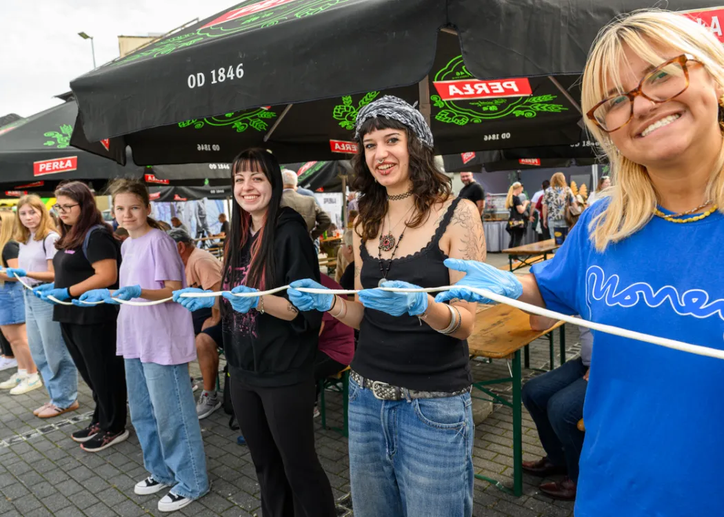 Święto Sera 2025: uczestnicy biorą udział w rozciąganiu mozzarelii