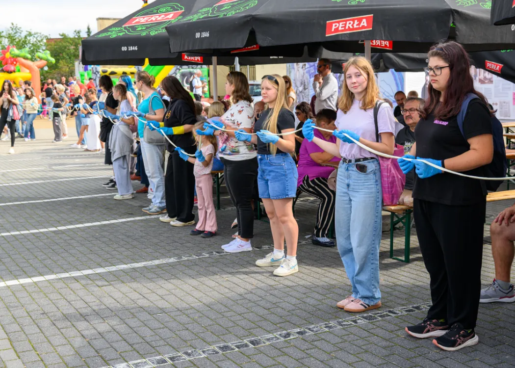 Święto Sera 2025: uczestnicy biorą udział w rozciąganiu mozzarelii