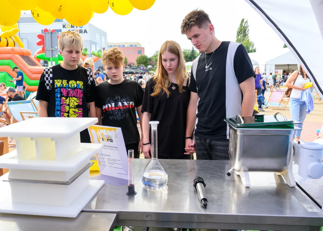 Święto Sera 2025: Uczestnicy przyglądają się atrakcjom