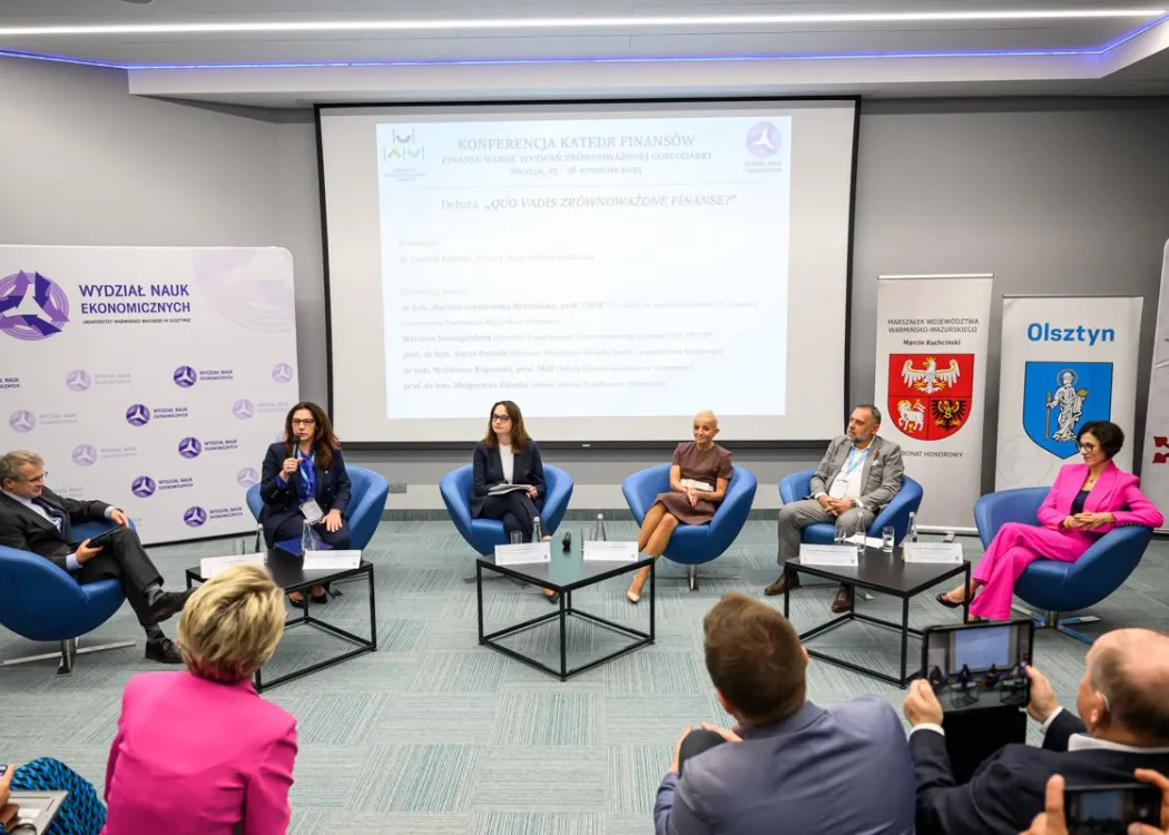 uczestnicy konferencji katedr finansów
