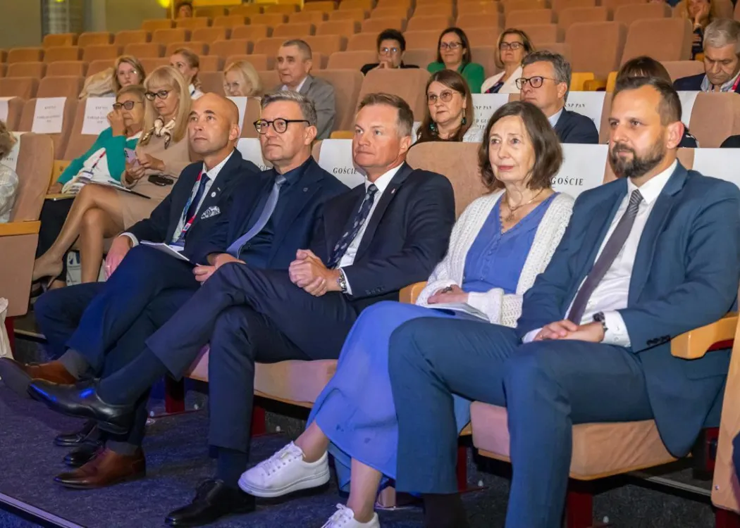 Zjazd pedagogiczny: goście siedzą w sali 