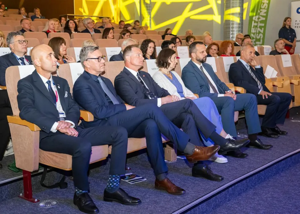 Zjazd pedagogiczny: goście siedzą w sali 