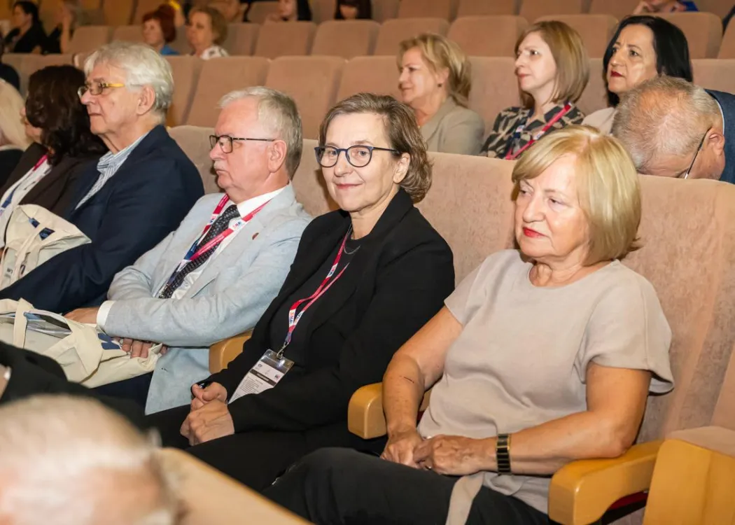 Zjazd pedagogiczny: goście siedzą w sali 