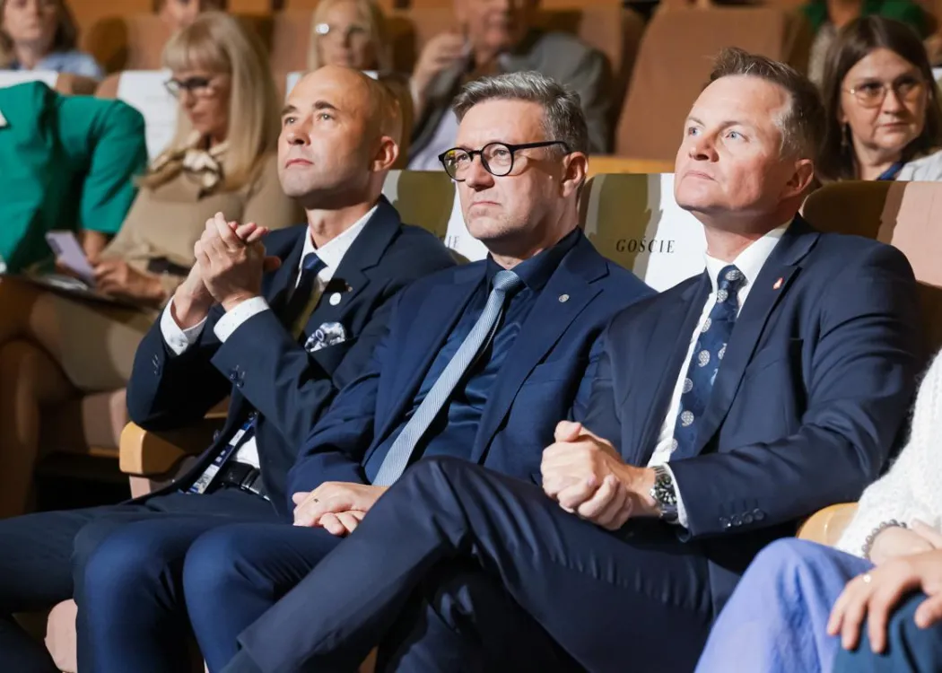 Zjazd pedagogiczny: rektor, prorektor i marszałek 