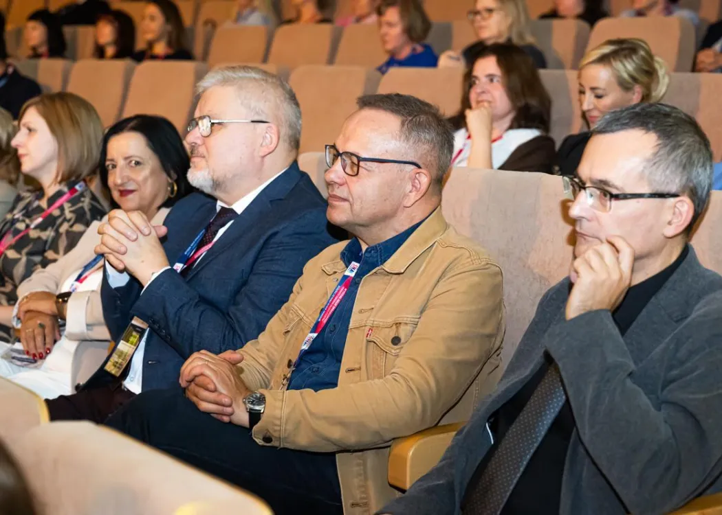 Zjazd pedagogiczny: goście siedzą w sali 