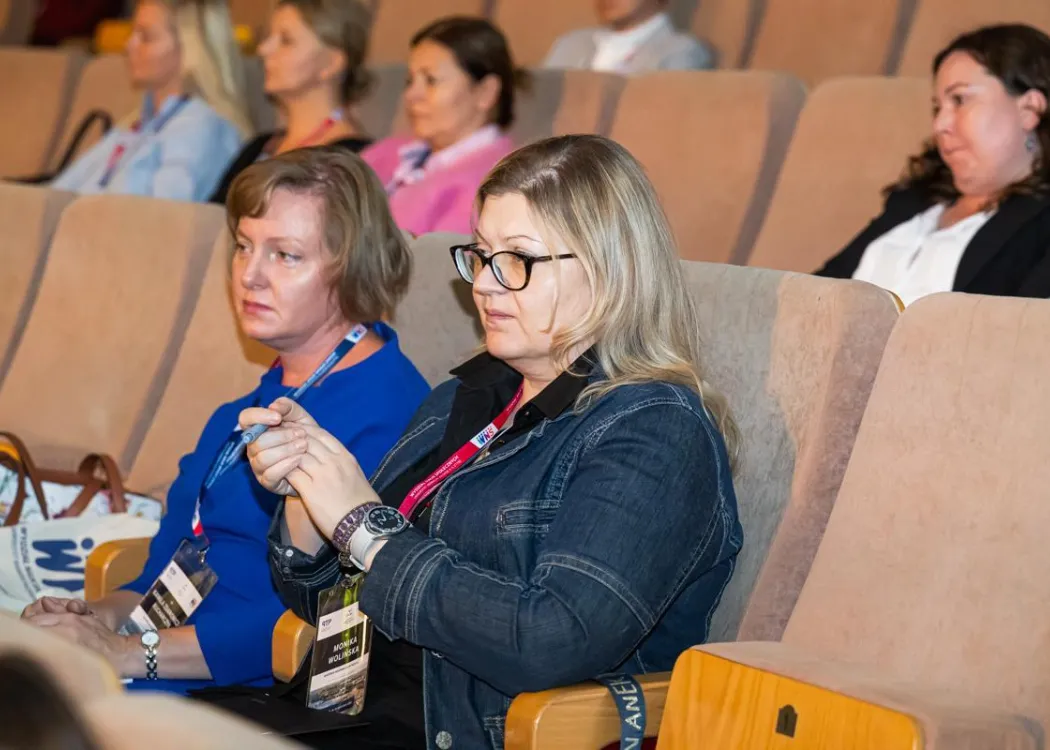 Zjazd pedagogiczny: goście siedzą w sali 