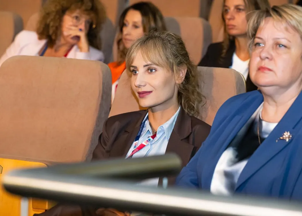 Zjazd pedagogiczny: goście siedzą w sali 