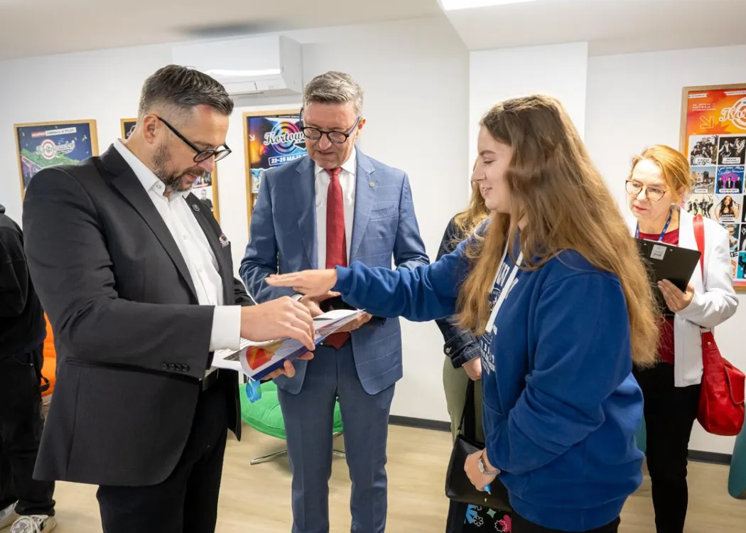 Otwarcie Domu Studenckiego nr 10: Marcin Kulasek, Jerzy Przyborowski i Iwona Pająk