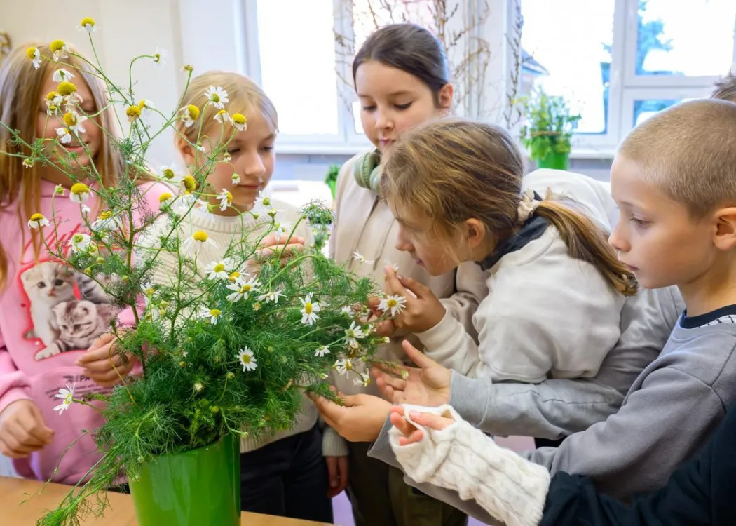 Olsztyńskie Dni Nauki i Sztuki 2025: dzieci biorące udział w warsztatach
